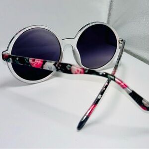 Chic Women's Round Frame Floral Sunglasses